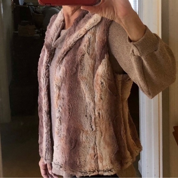 Kate Rosy Faux Fur Vest - Picture 4 of 7